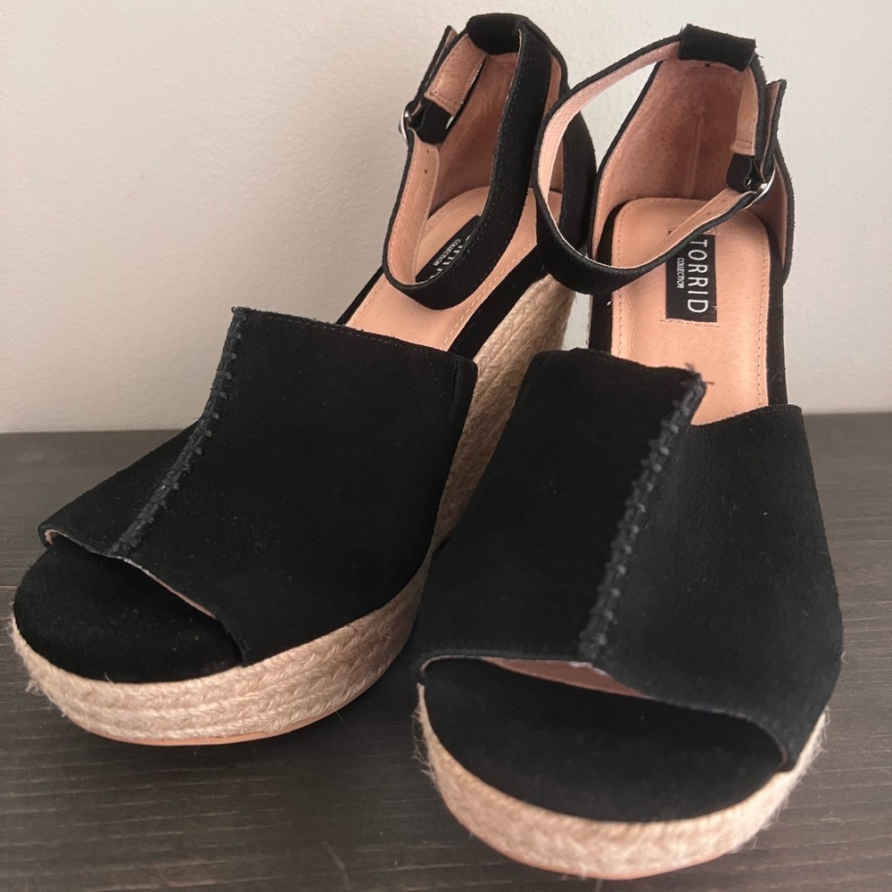 Torrid 8.5 W Wide Sexy Black Platform Espadrille Suede Wedge 4" Heel Shoes